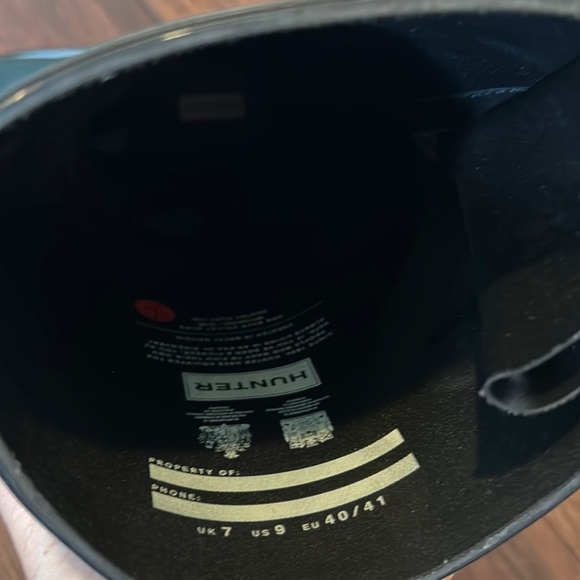 Size 9 Tall Gloss Hunter Rain Boots - Picture 3 of 3